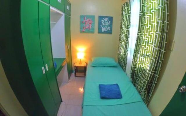 NoMadsMNL Backpackers Homestay