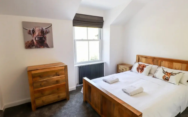 8 Waterhead Terrace