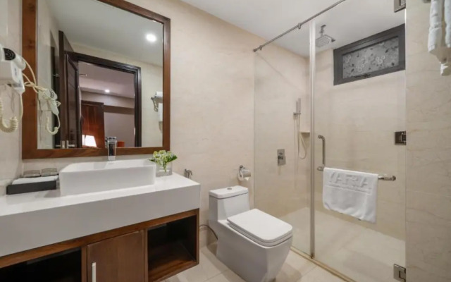Yarra Ocean Suites Danang