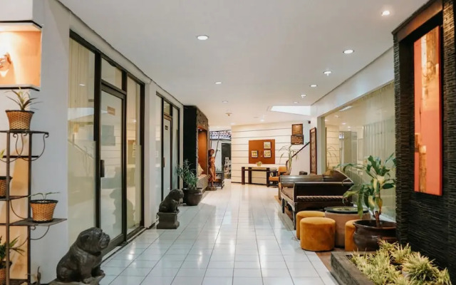 Tuwuh Hotel at Kayutangan