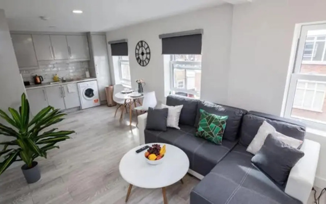 Spacious 1 bed Flat With View