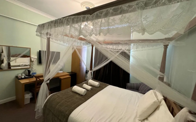 The George Hotel