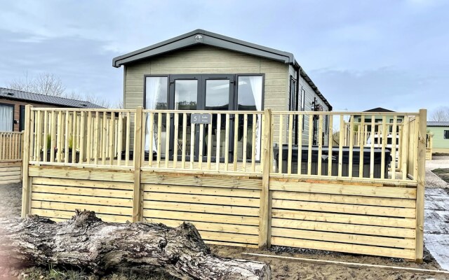 Brand New 2022 Stunning 2-bed Lodge With hot tub