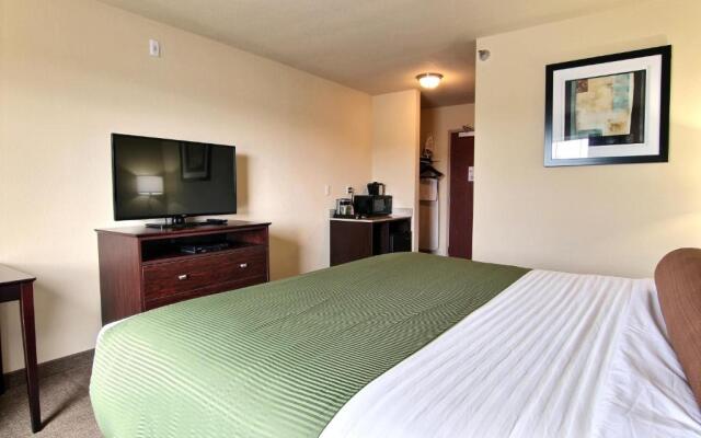 Cobblestone Hotel & Suites - Crookston