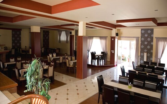 Hotel Uni Palas I