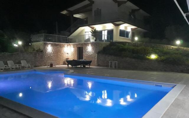 VILLA DEL SOLE con piscina