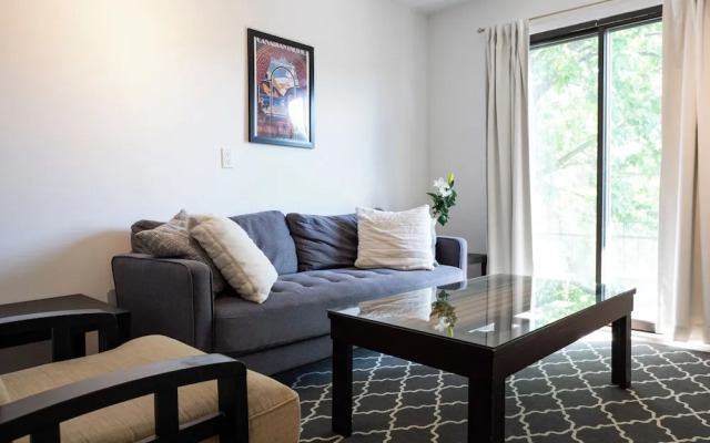 Rue Drolet 2-Bedroom Apartment