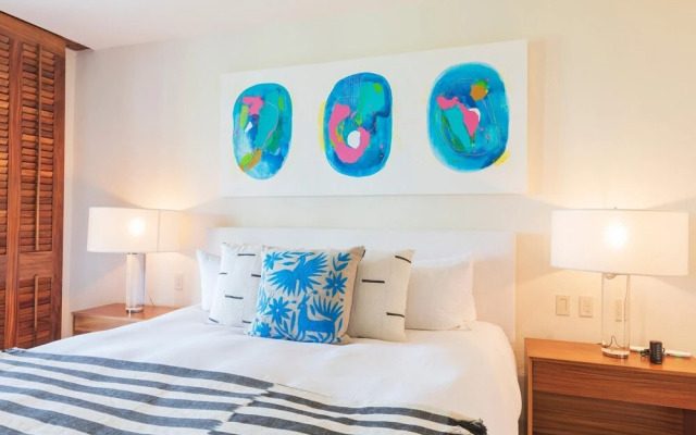 Sunny Vacation Condo 3