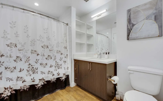 Stylish 2BR Family Apartment by Dtla