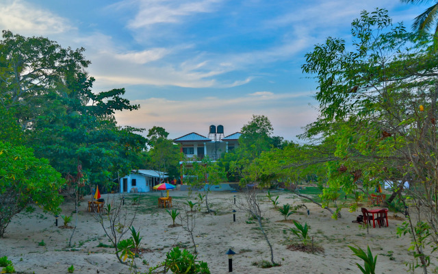 Rock Paradise Beach Cabana