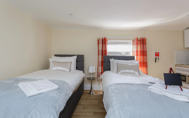 St Mary's Modern Central Huge Studio Apartments