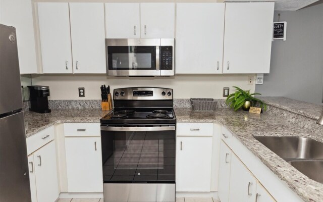 Pelican Beach 1811 1 Bedroom Condo by RedAwning