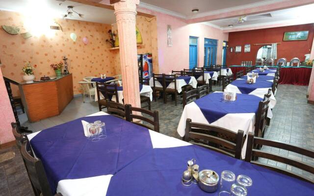 Teeka's Holiday Inn