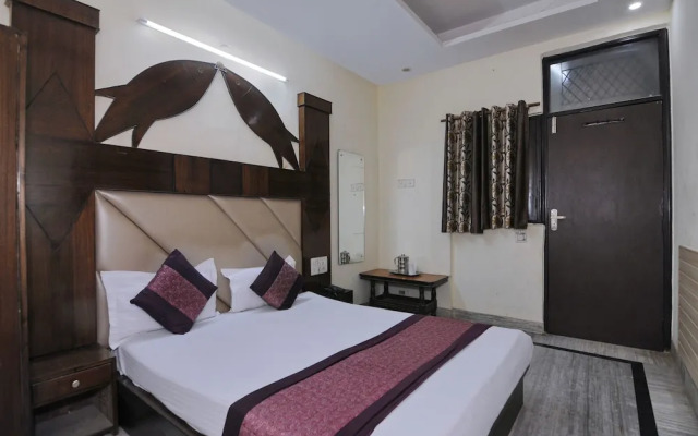 OYO 6124 Lord Krishna Dx Inn