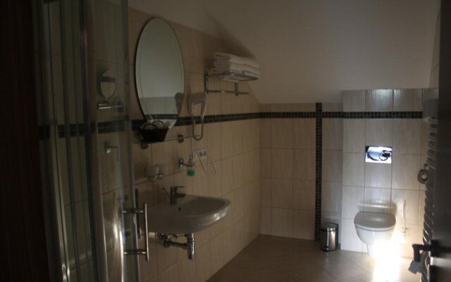 Hotel Lony
