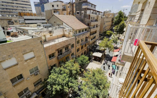 New - Trendy One Bedroom Apt, Most Popular Area