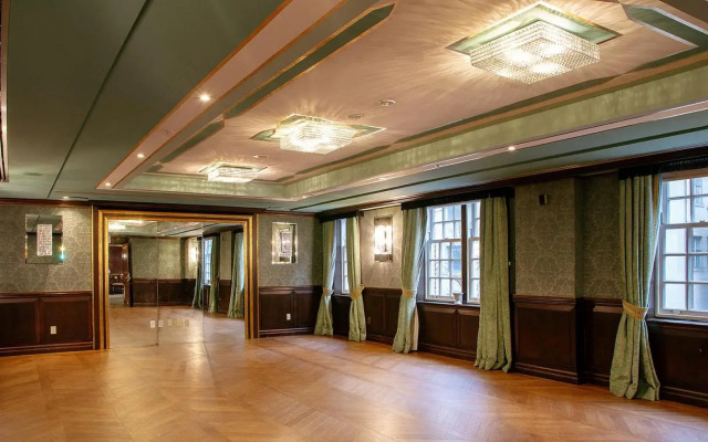 Windsor Arms Hotel