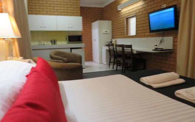 Golden Harvest Motor Inn