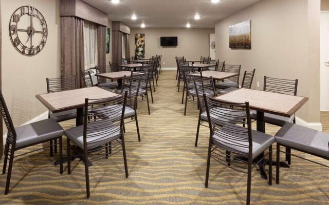 Grandstay Hotel Suites Thief River Falls