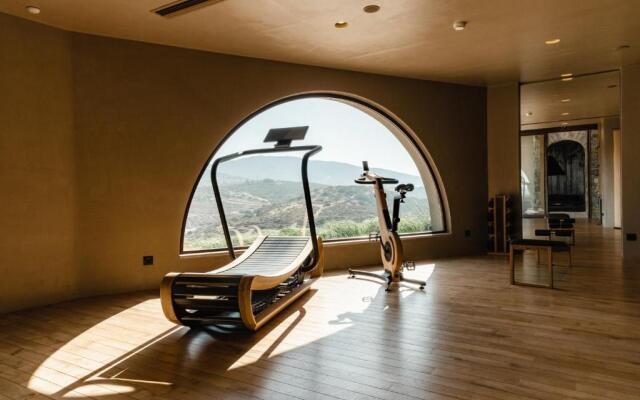 Acro Wellness Suites - Adults Only
