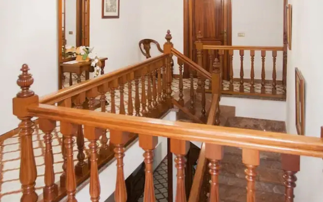 Roses in Alc dia With 4 Bedrooms and 2 Bathrooms