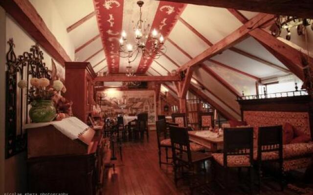 Casa Cositorarului Boutique Pension