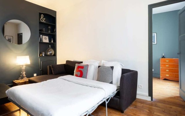 Bright & Modern 1-bedroom Apt, Sleeps 4 in Paris