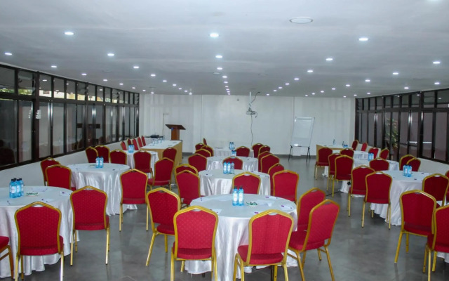 67 Airport Hotel