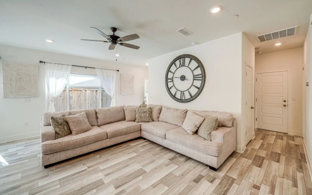 Charming Bakersfield Home w/ Yard & Patio!