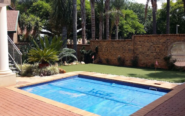 The Club House Guesthouse