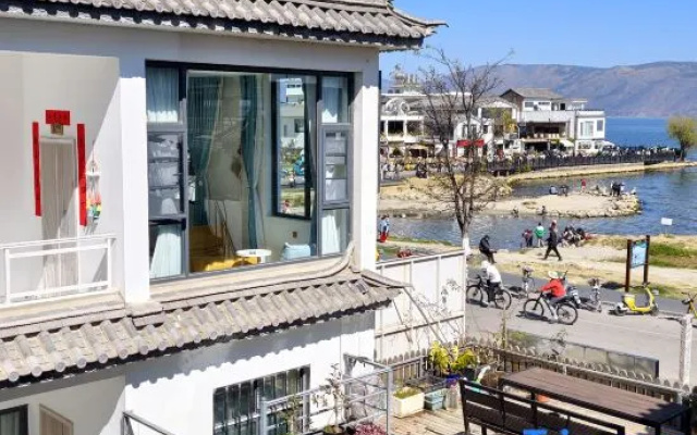 Cloud and river view Garden – Outside – Dali