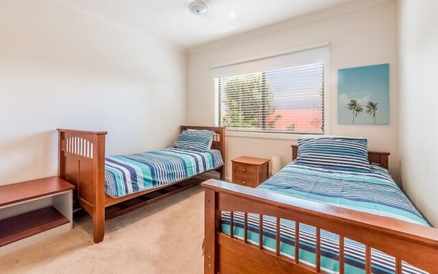 Oceans 11 - Surfside - Wifi & Foxtel - Pet Friendly (Outside Only)