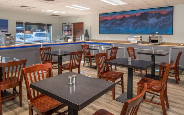 Wood River Inn & Suites