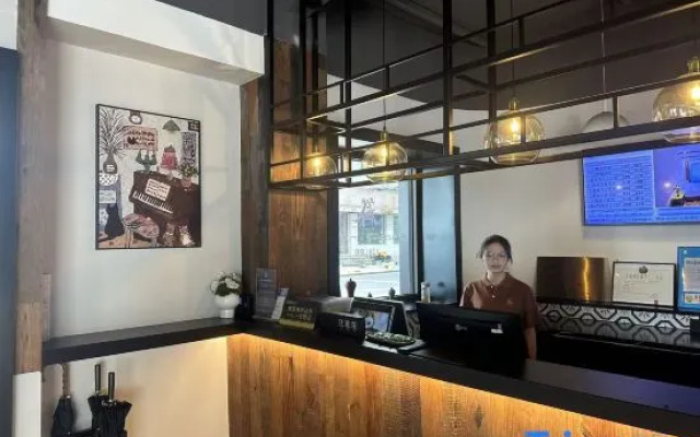Shanghai Fengjing Ancient Town Shanlu Hotel – People – Shanghai