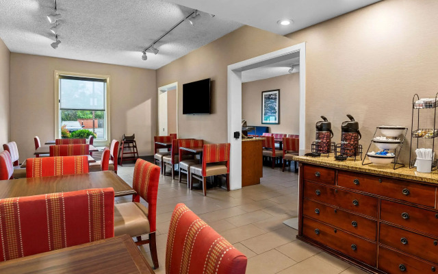Comfort Inn & Suites