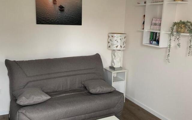 joli studio neuf tout equipé, wifi