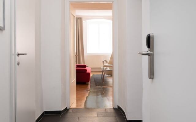 Golden Roof Apartments by Penz