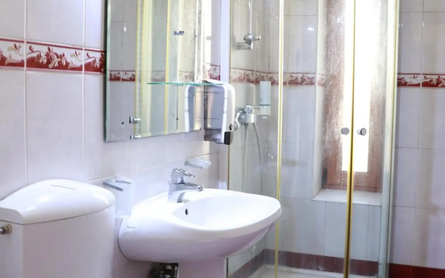 Reina Hotel