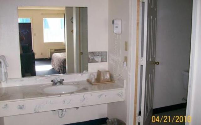 American Inn and Suites White Hall