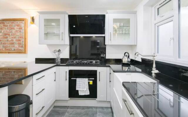 Colorful Apartment near Canary Wharf