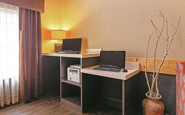Best Western Plus Riverfront Hotel & Suites
