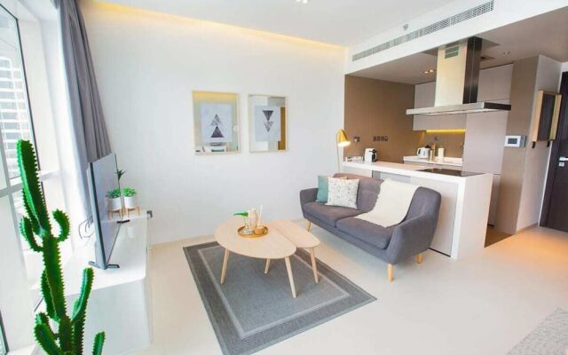 Newly Designed Apartment Walk to the Beach