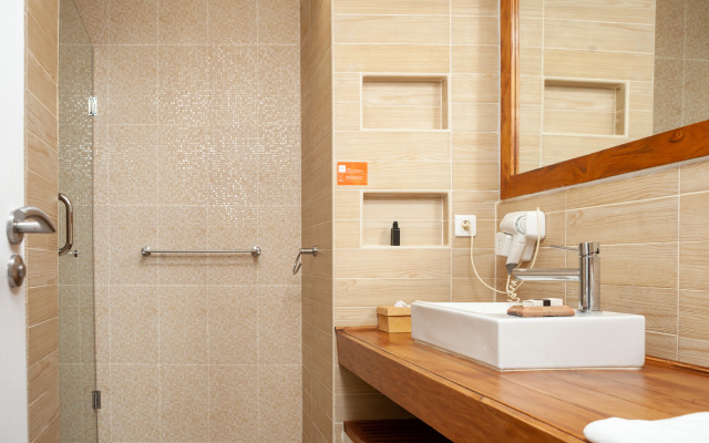 Royal Beach Hotel & Spa