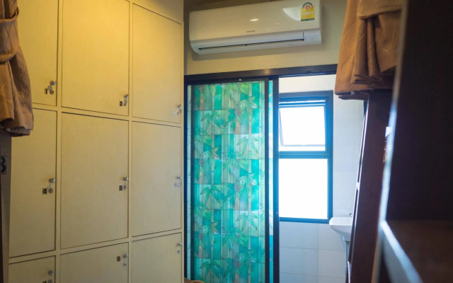 Beehive Magenta Patong Hostel