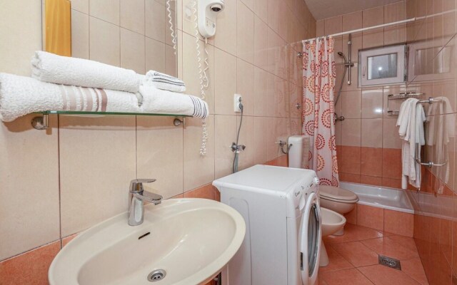 Amazing Apartment in Igrane With 2 Bedrooms and Wifi