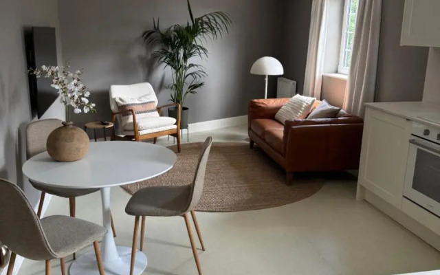 Aaron Glen Guest Apartments