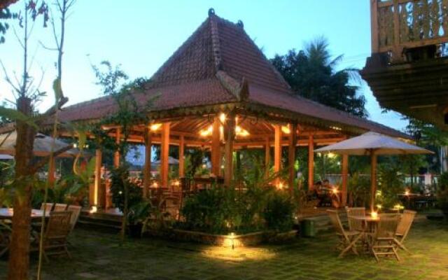 Omah Sinten Heritage Hotel & Resto