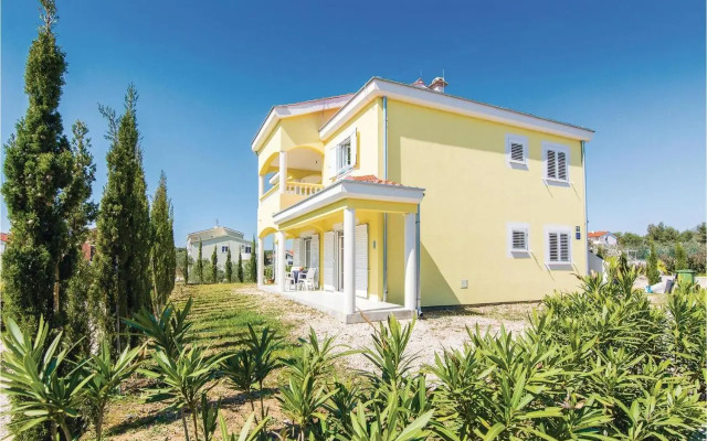 Two-Bedroom Apartment in Pakostane