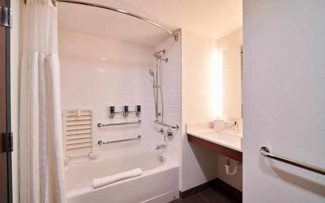 Four Points by Sheraton Cleveland-Eastlake