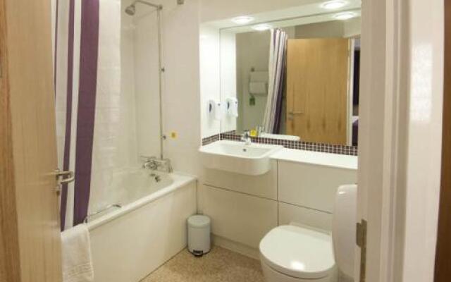 Premier Inn Manchester Airport Runger Lane South